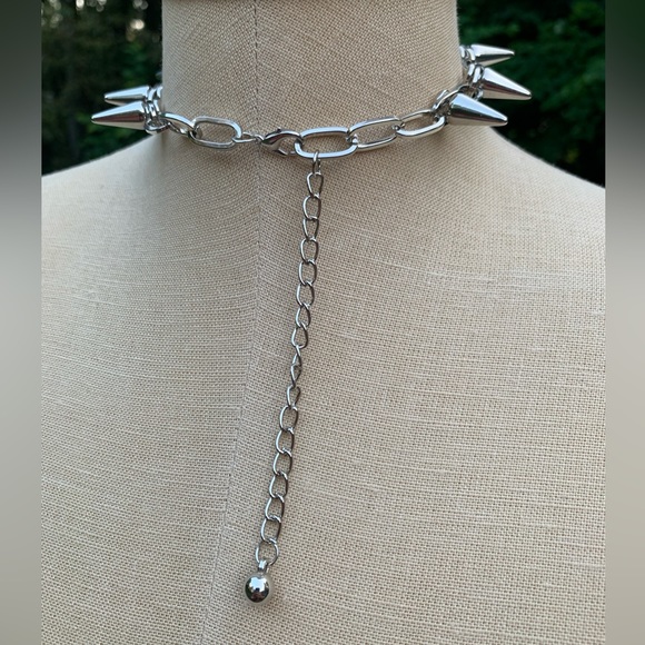 Lightweight Spike Collar Necklace - Picture 4 of 5